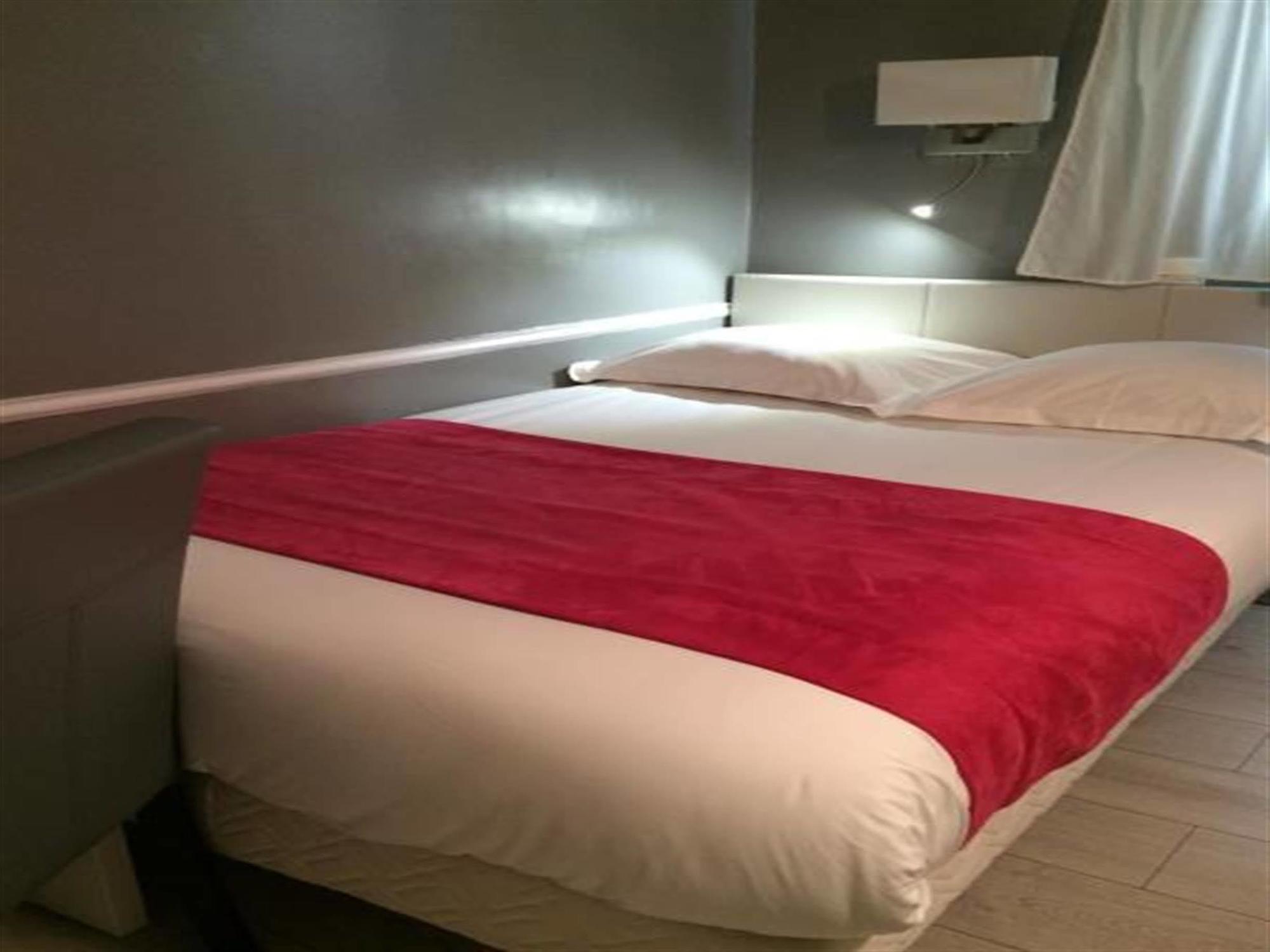 Hotel Prony Monceau Hotel 3*