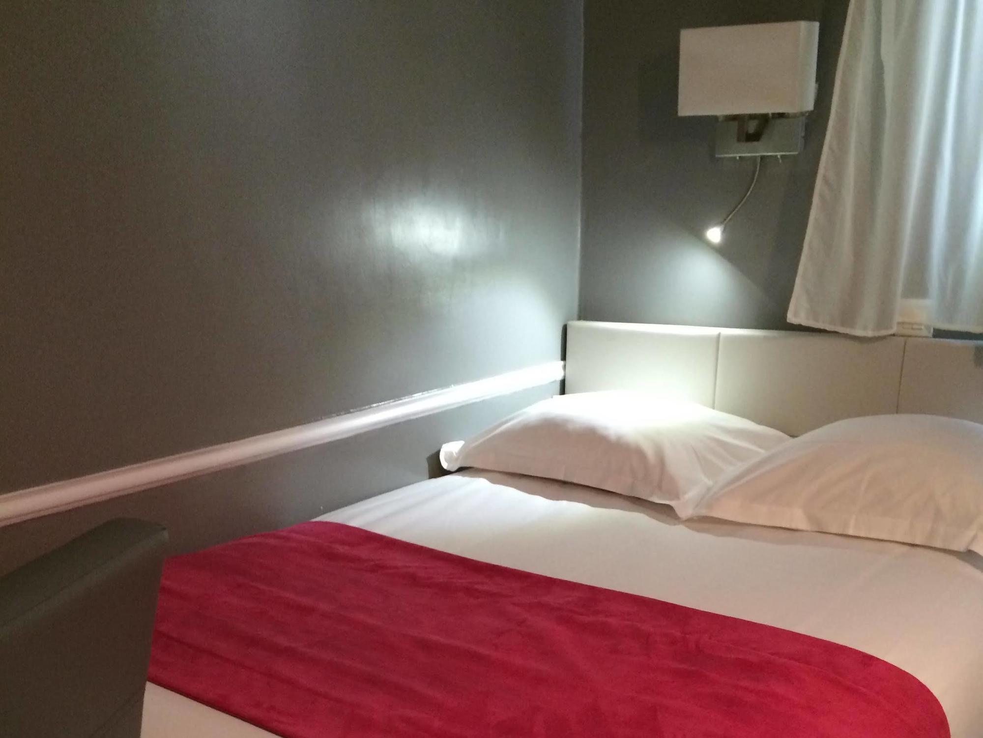 Hotel Prony Monceau Hotel Parigi