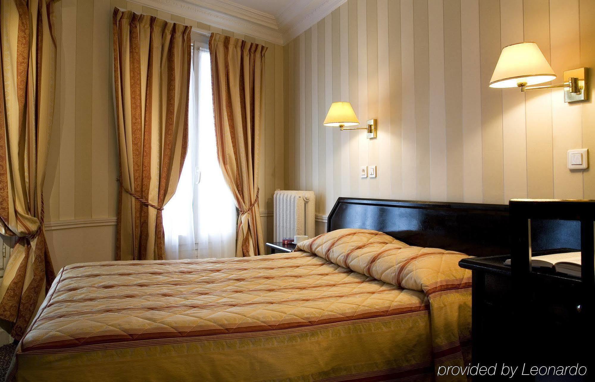Hotel Prony Monceau 3*