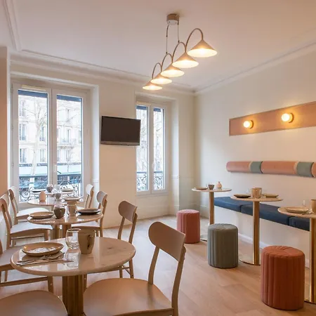 Hotel Prony Monceau Parigi