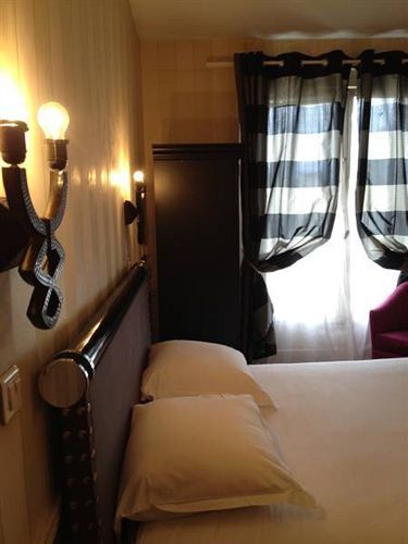 Hotel Avama Prony Paris